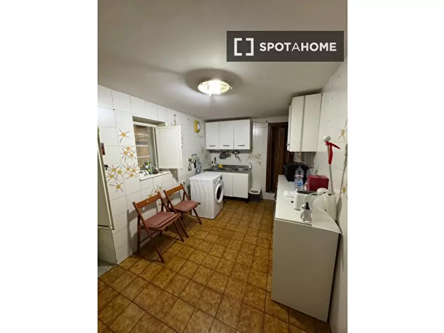 Immagine 4 di Camera condivisa in affitto  in Salita Pontecorvo a Napoli