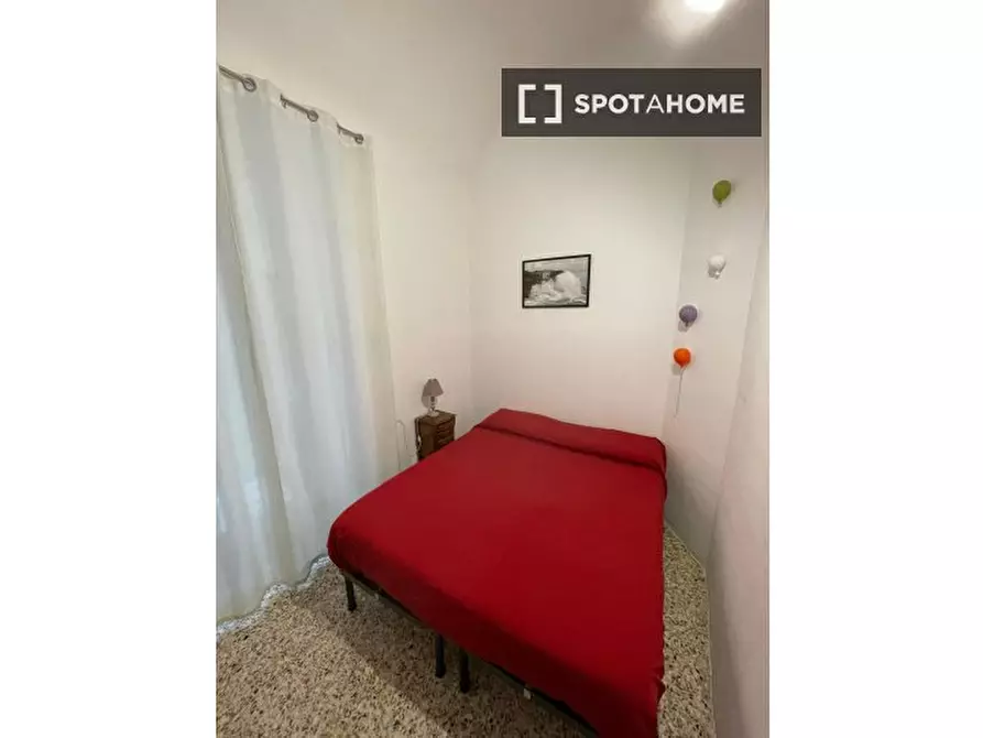 Immagine 1 di Camera condivisa in affitto  in Vico Latilla a Napoli