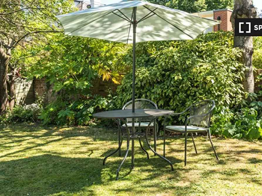 Immagine 18 di Appartamento in affitto  in Garden Flat a Camden Town