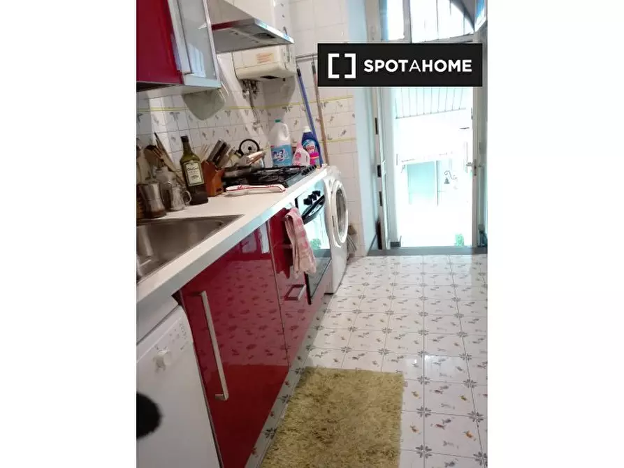 Immagine 12 di Camera condivisa in affitto  in Vico Tarsia a Napoli