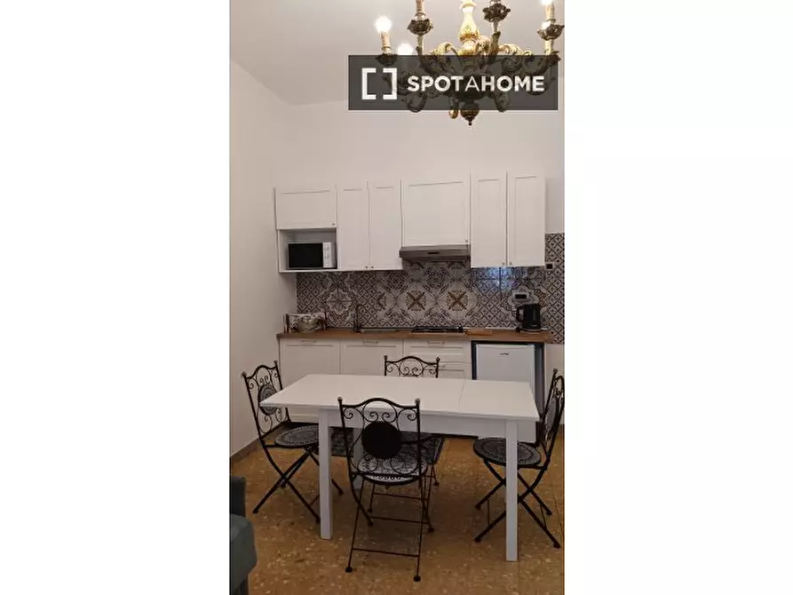 Immagine 1 di Appartamento in affitto  in Via Costantino a Napoli