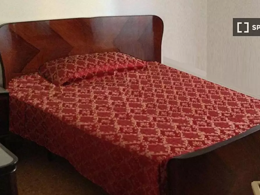 Immagine 1 di Camera condivisa in affitto  in Via degli Umbri a Roma