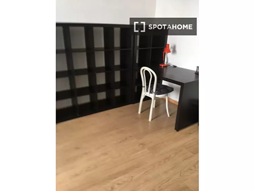 Immagine 7 di Camera condivisa in affitto  in Via Giovanni Giolitti a Roma