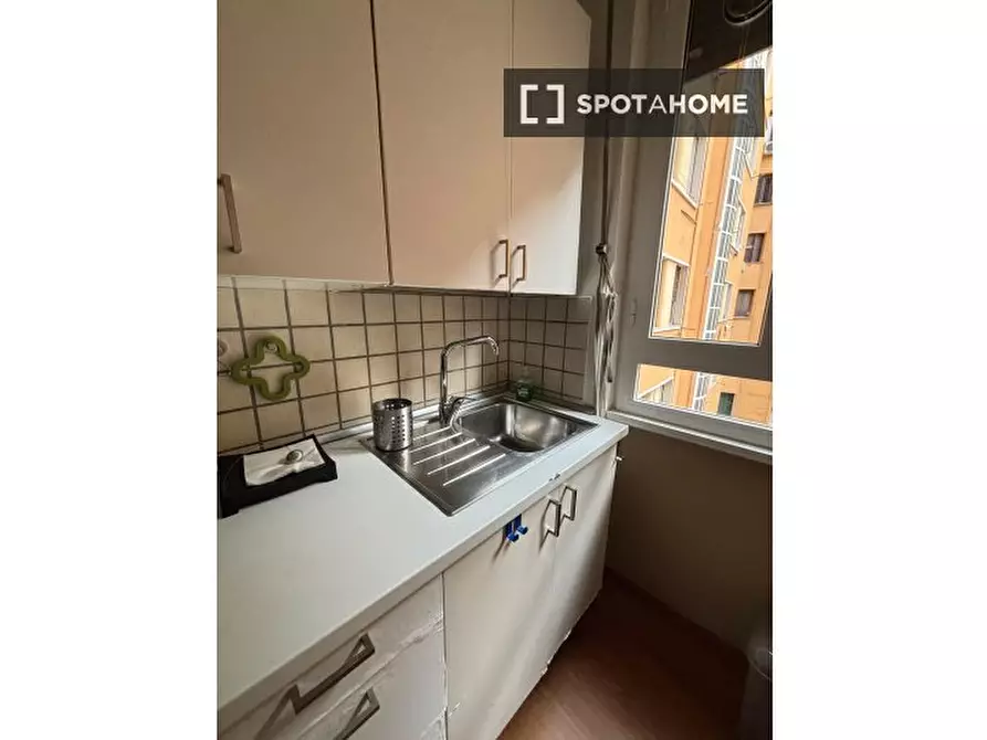 Immagine 5 di Camera condivisa in affitto  in Viale delle Provincie a Roma