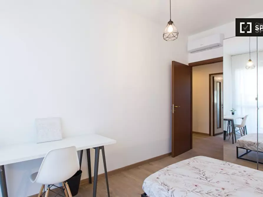 Immagine 2 di Camera condivisa in affitto  in Via Donatello a Milano