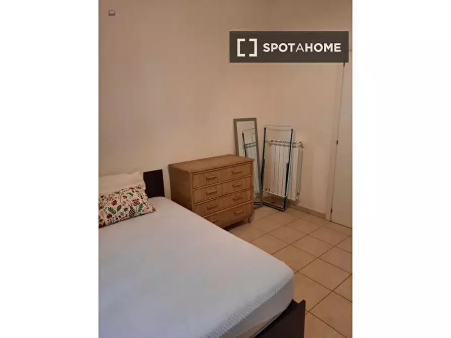 Immagine 4 di Camera condivisa in affitto  in Via Agri a Roma