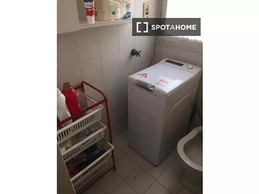 Immagine 15 di Camera condivisa in affitto  in Via Santa Croce a Bologna