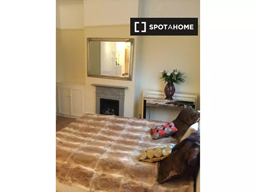 Immagine 3 di Ufficio in affitto  in A St Mark's Rd a Enfield