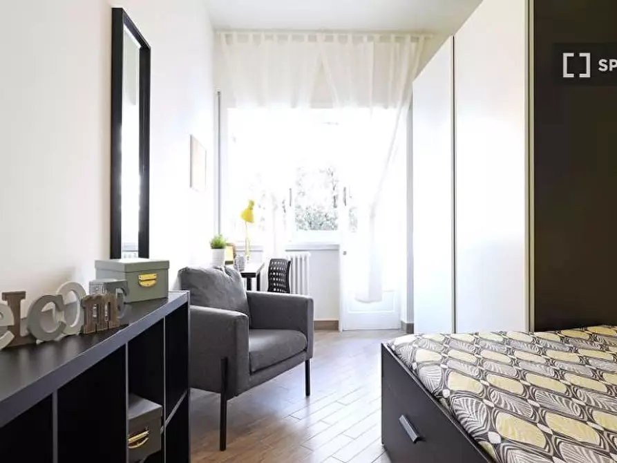 Immagine 2 di Camera condivisa in affitto  in Via Antonino Lo Surdo a Roma