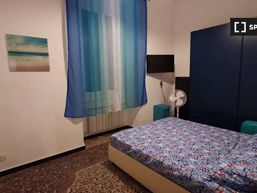 Immagine 2 di Camera condivisa in affitto  in Via Venezia a Genova