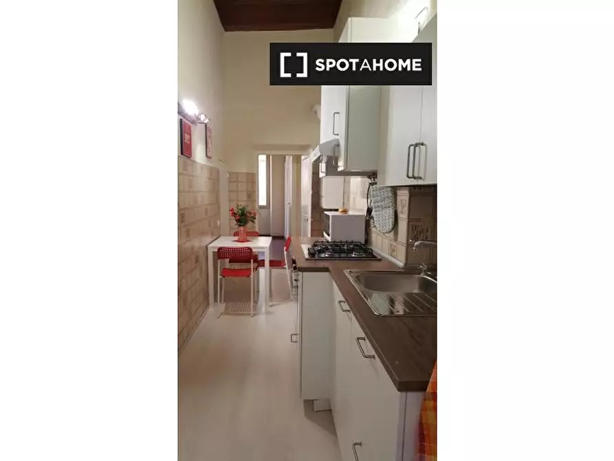 Immagine 12 di Camera condivisa in affitto  in Via dell' Oriuolo a Firenze