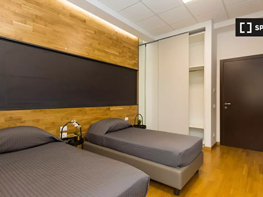 Immagine 1 di Camera condivisa in affitto  in Via di Acqua Bullicante a Roma