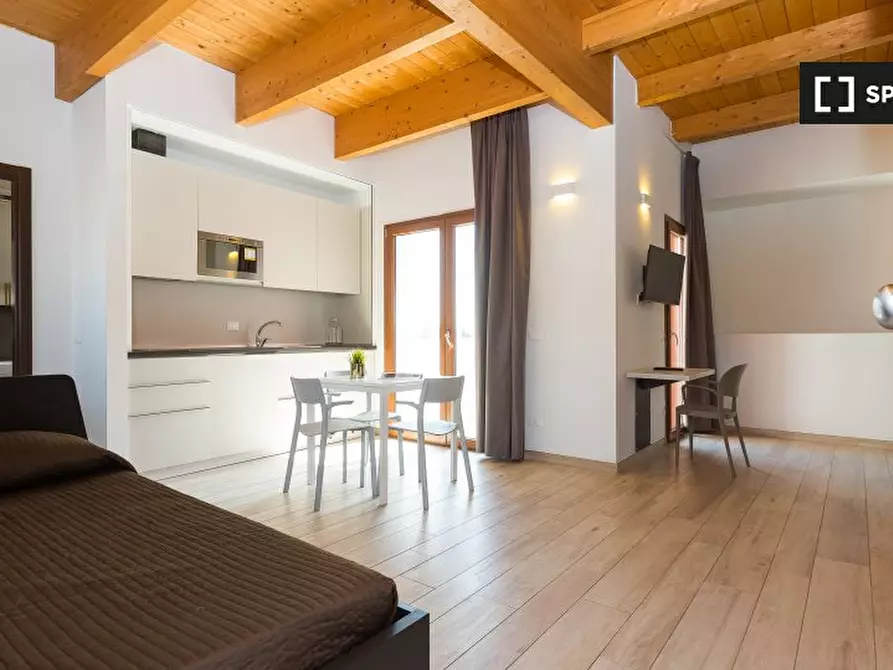 Immagine 3 di Ufficio in affitto  in Via di Acqua Bullicante a Roma