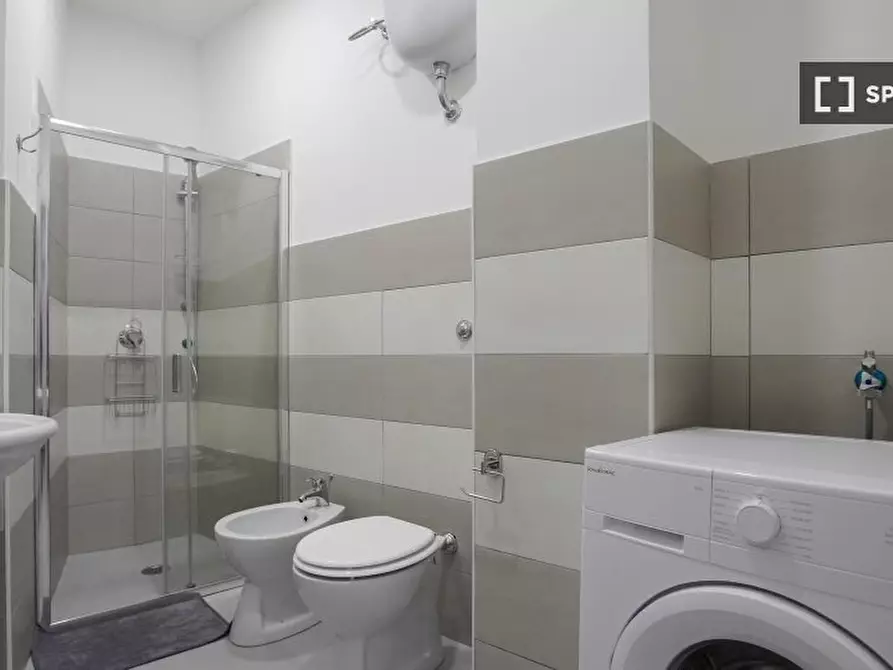 Immagine 17 di Camera condivisa in affitto  in Vico Noce a Napoli