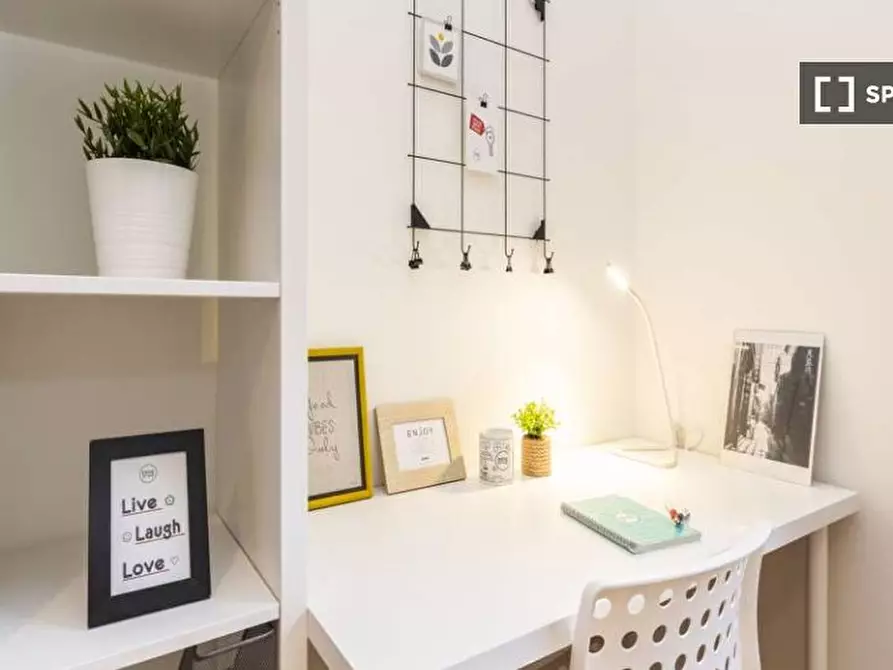 Immagine 2 di Camera condivisa in affitto  in Via Amatore Sciesa a Milano