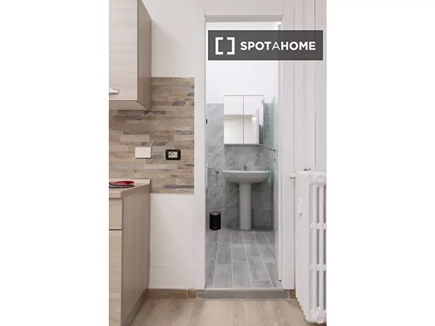 Immagine 17 di Camera condivisa in affitto  in Via Elba a Torino