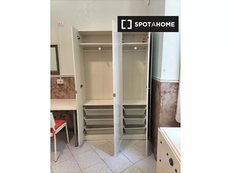 Immagine 11 di Camera condivisa in affitto  in Via Principe Amedeo a Roma