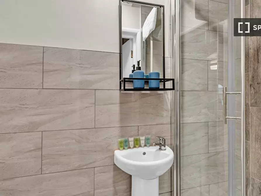Immagine 8 di Ufficio in affitto  in flat a Tottenham