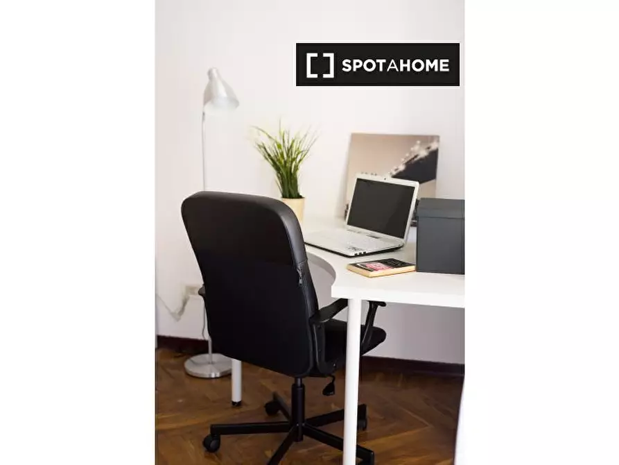 Immagine 17 di Camera condivisa in affitto  in Via Filippo Juvarra a Torino