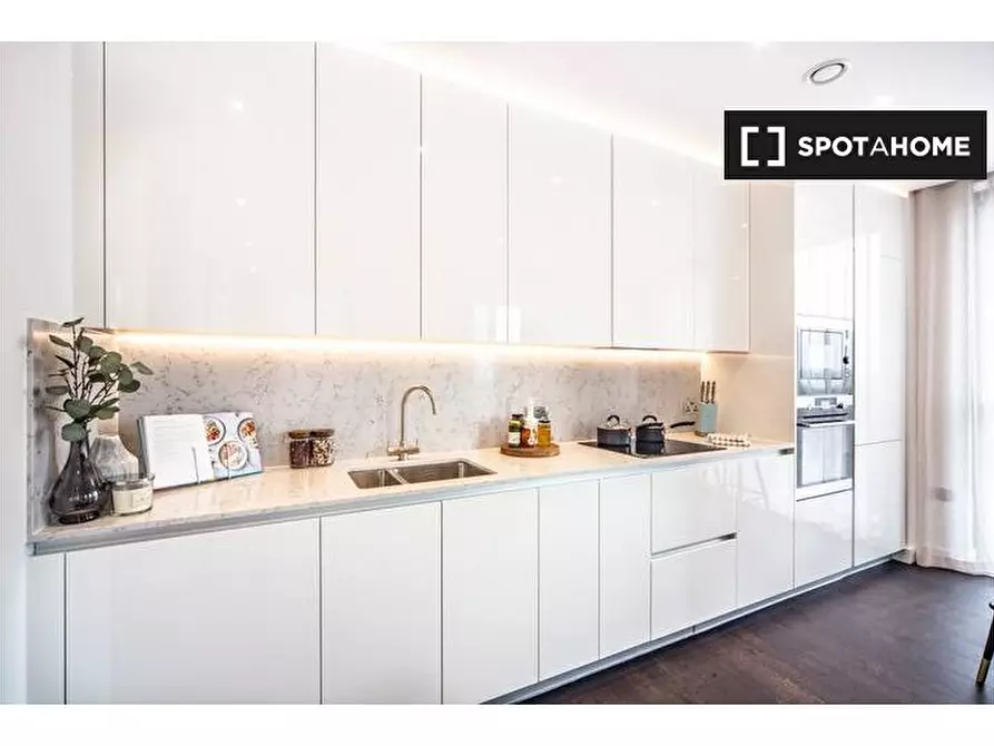 Immagine 8 di Appartamento in affitto  in Charles Clowes Walk a Wandsworth