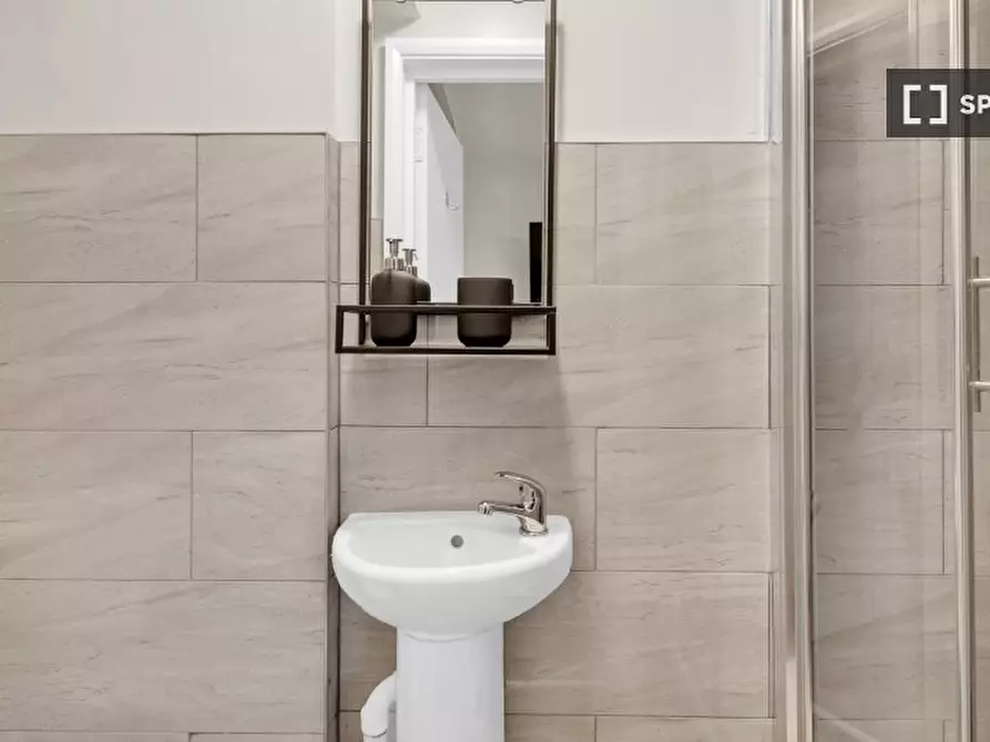 Immagine 2 di Ufficio in affitto  in flat a Tottenham