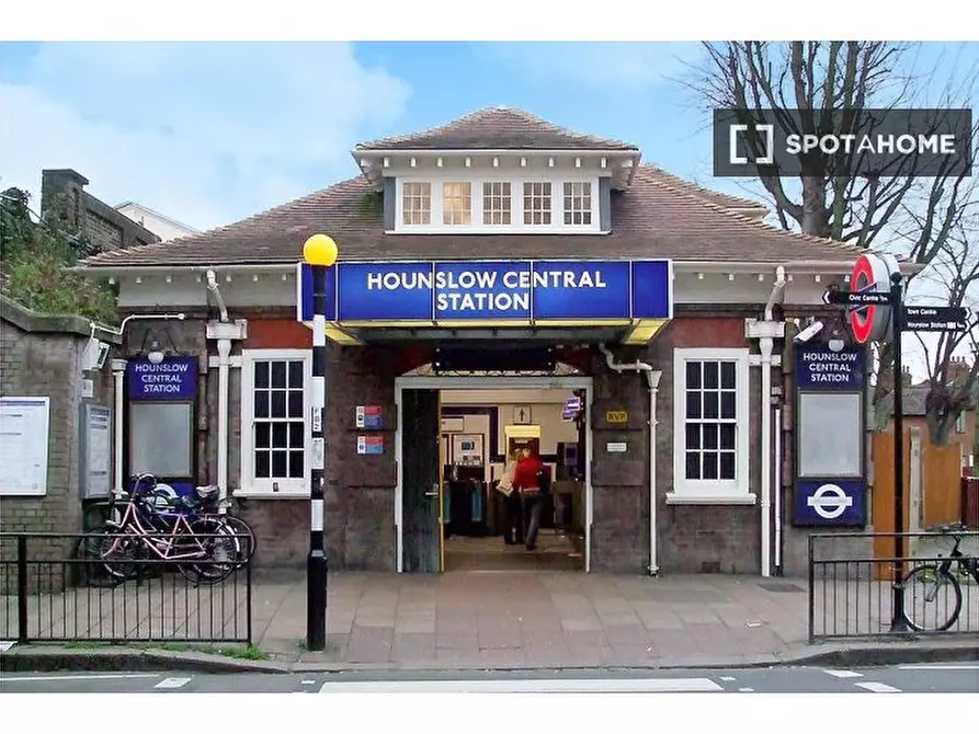 Immagine 4 di Ufficio in affitto  in St Stephen's Rd a Hounslow