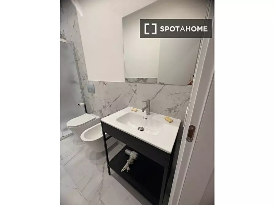 Immagine 13 di Camera condivisa in affitto  in Via Cassia a Firenze