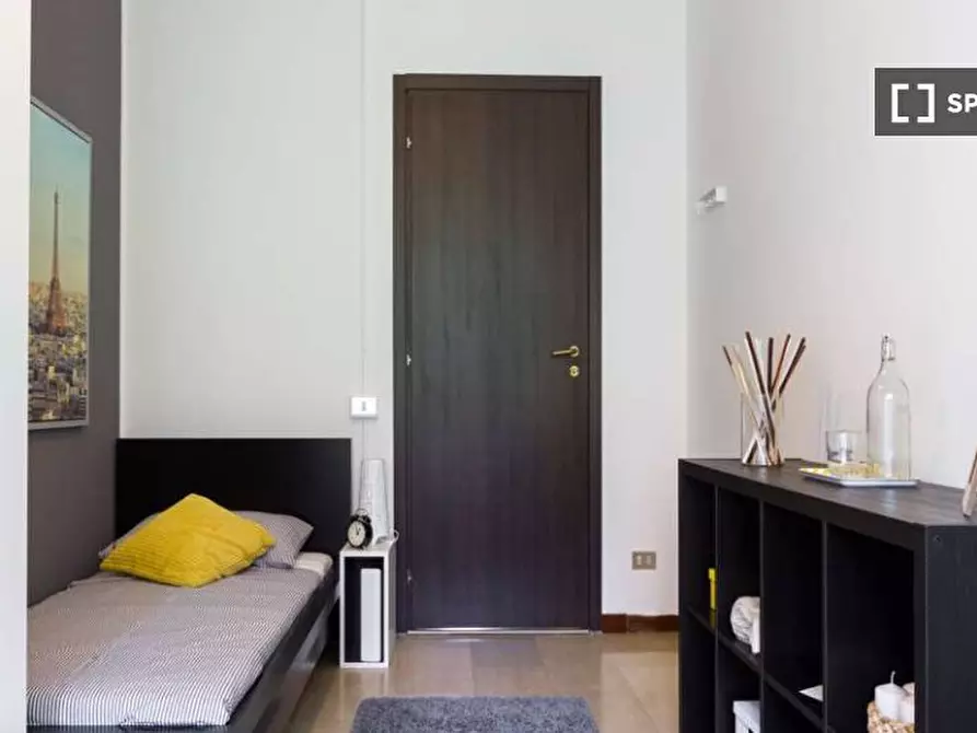Immagine 2 di Camera condivisa in affitto  in Via Renato Serra a Milano