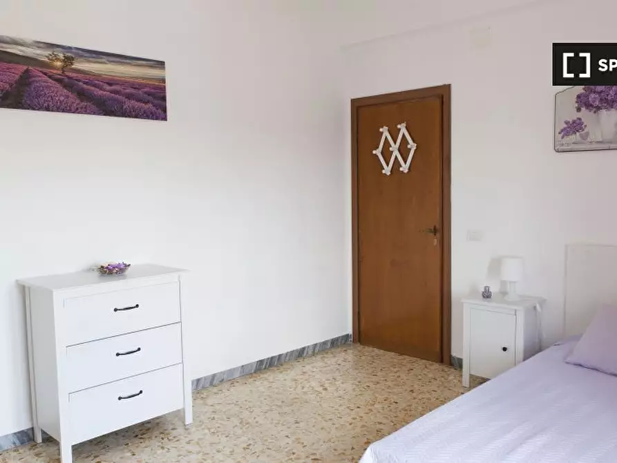 Immagine 1 di Camera condivisa in affitto  in Via della Massimilla a Roma