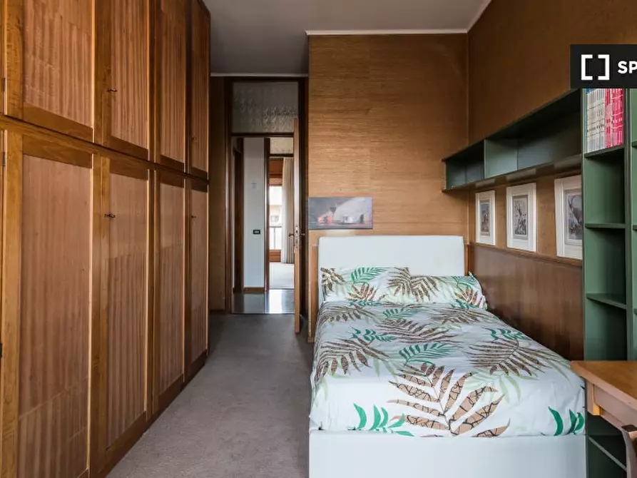 Immagine 1 di Camera condivisa in affitto  in Via Roald Amundsen, 20148 Milano MI, Italy a Milano