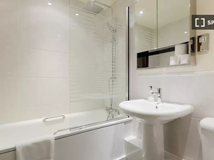Immagine 3 di Appartamento in affitto  in Saint George Wharf a Lambeth