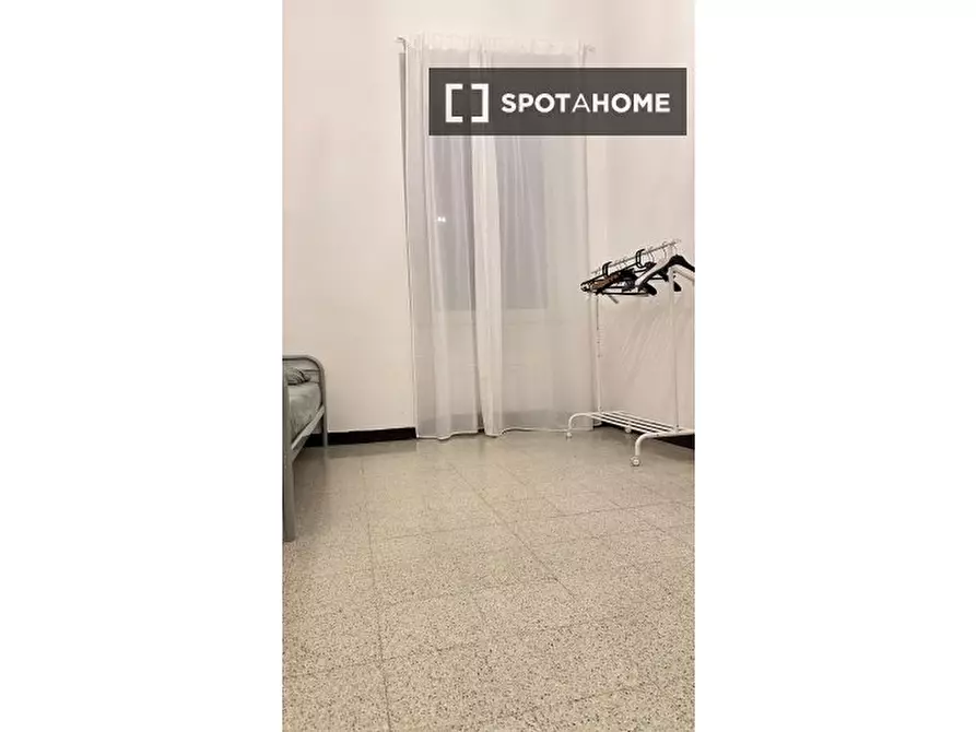Immagine 6 di Camera condivisa in affitto  in Via Voghera a Roma