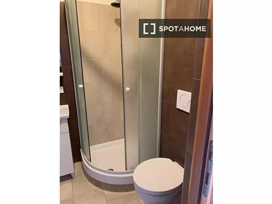 Immagine 9 di Camera condivisa in affitto  in Via Agrigento a Roma