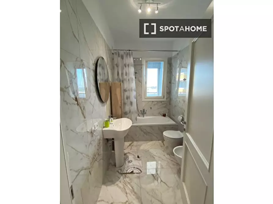 Immagine 5 di Camera condivisa in affitto  in Viale Piero e Alberto Pirelli a Milano