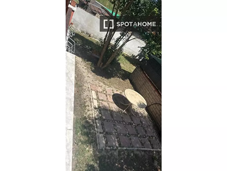 Immagine 9 di Camera condivisa in affitto  in Via Argusto a Roma