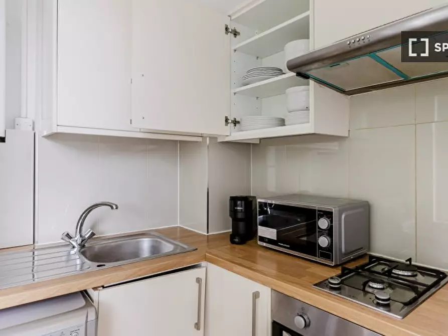 Immagine 5 di Appartamento in affitto  in Mornington Cres a Camden Town