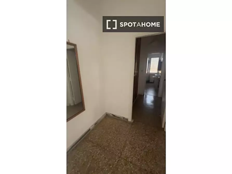 Immagine 8 di Camera condivisa in affitto  in Via Valsesia a Roma