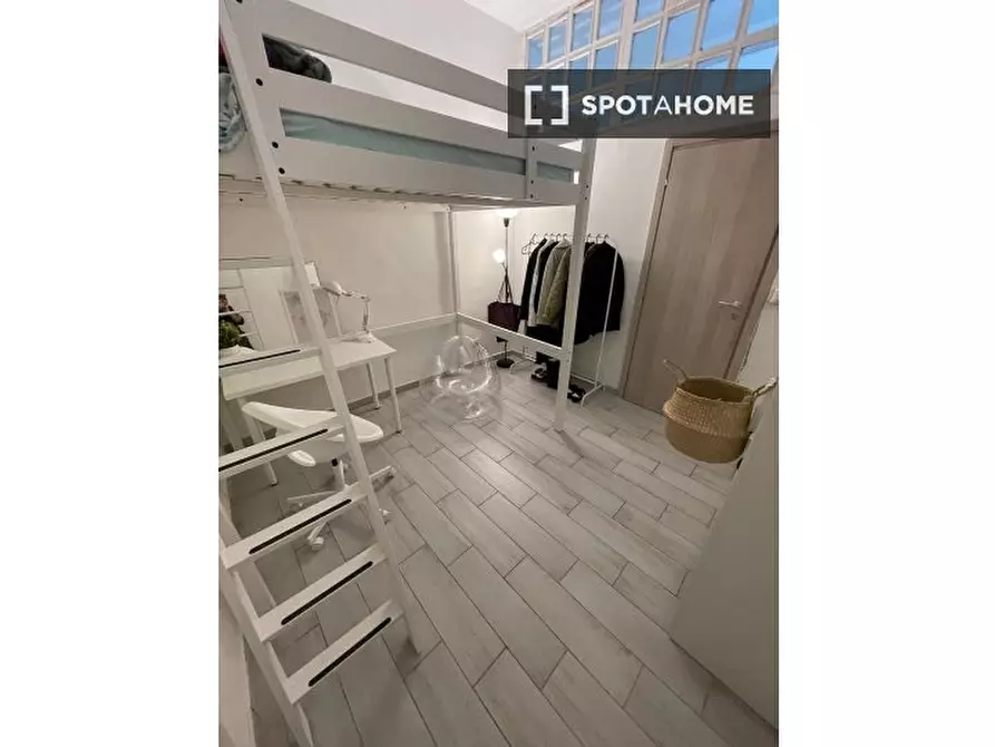 Immagine 4 di Camera condivisa in affitto  in Via Pietro Trinchera a Napoli