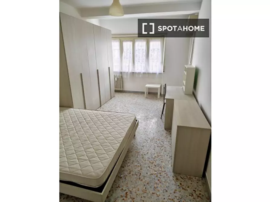 Immagine 7 di Camera condivisa in affitto  in Via Licinio Stolone a Roma