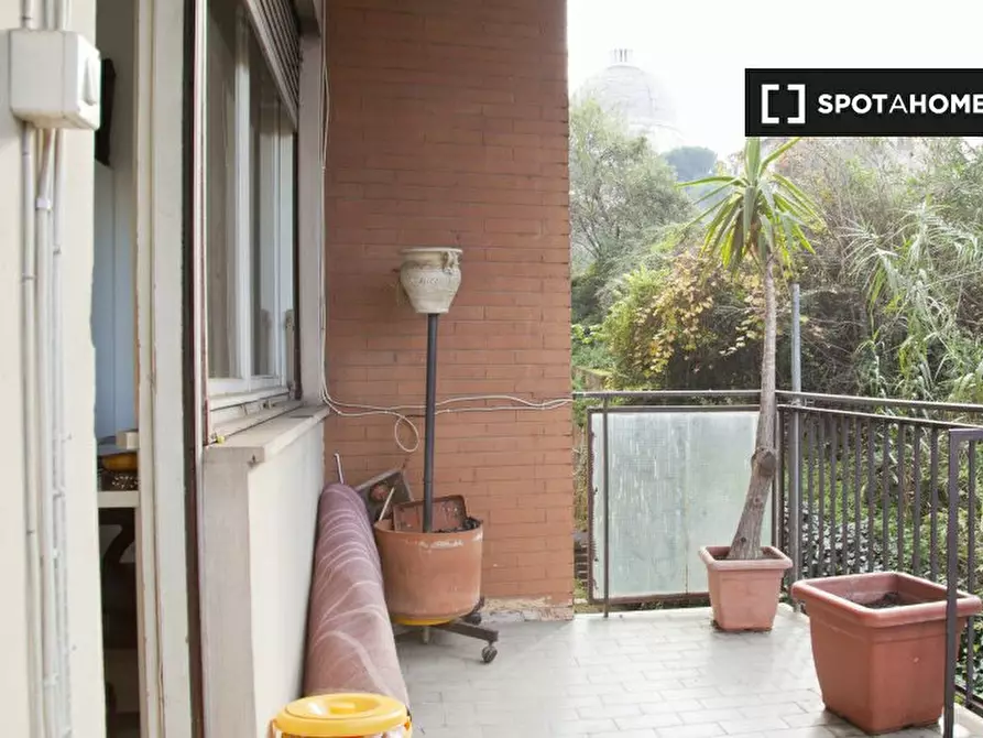 Immagine 4 di Camera condivisa in affitto  in Via Lero, 00144 Roma RM, Italy a Roma