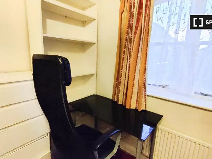 Immagine 2 di Camera condivisa in affitto  in Barnsdale Ave a Poplar