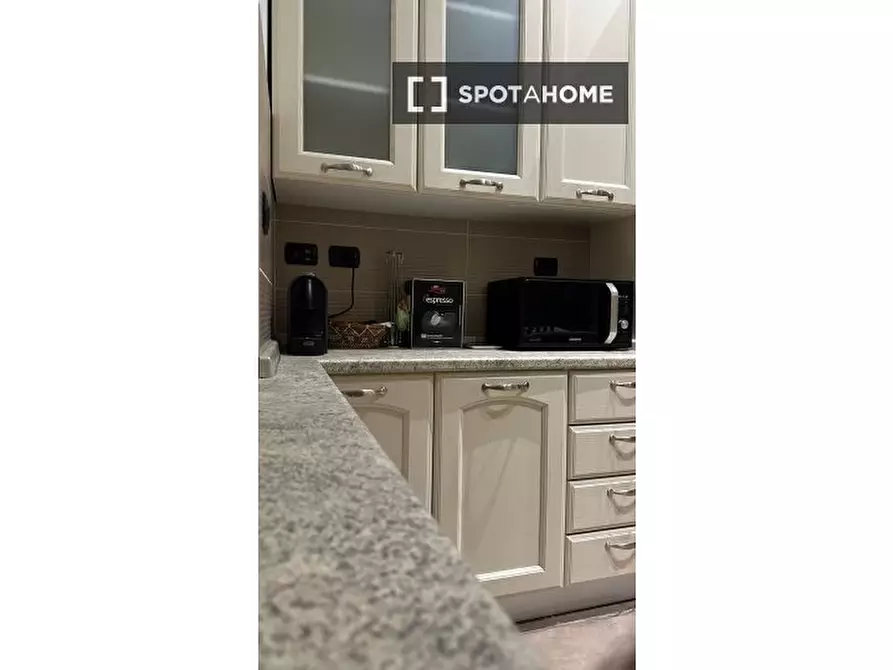 Immagine 11 di Camera condivisa in affitto  in Via Voghera a Roma