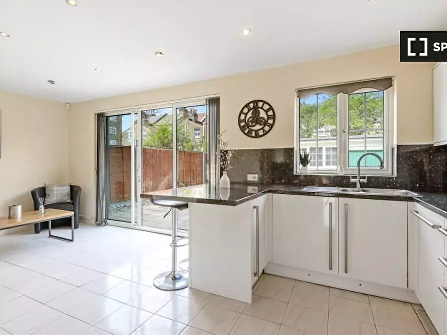 Immagine 18 di Appartamento in affitto  in Gunton Rd a Hackney