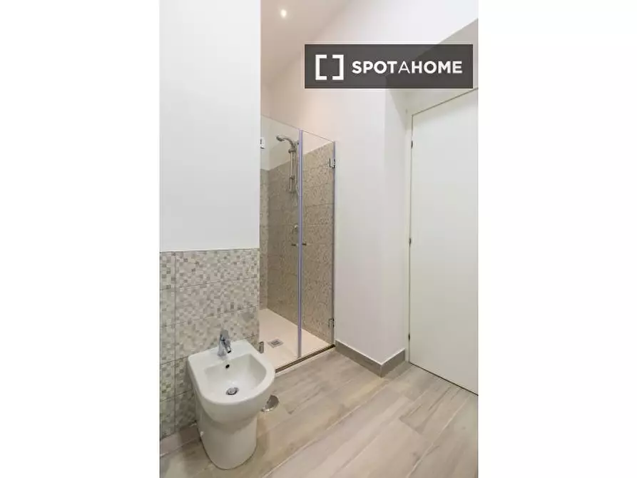 Immagine 15 di Ufficio in affitto  in Via San Nicola dei Caserti a Napoli