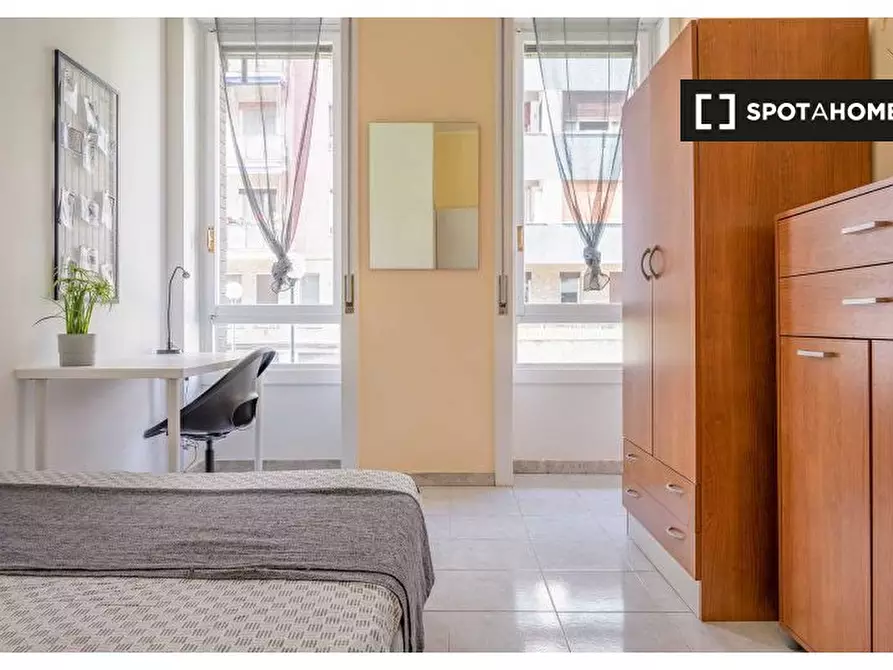 Immagine 10 di Camera condivisa in affitto  in Via Lorenteggio a Milano