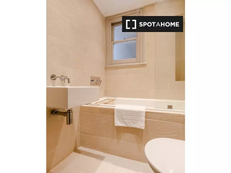 Immagine 13 di Appartamento in affitto  in Apartment a Kensington