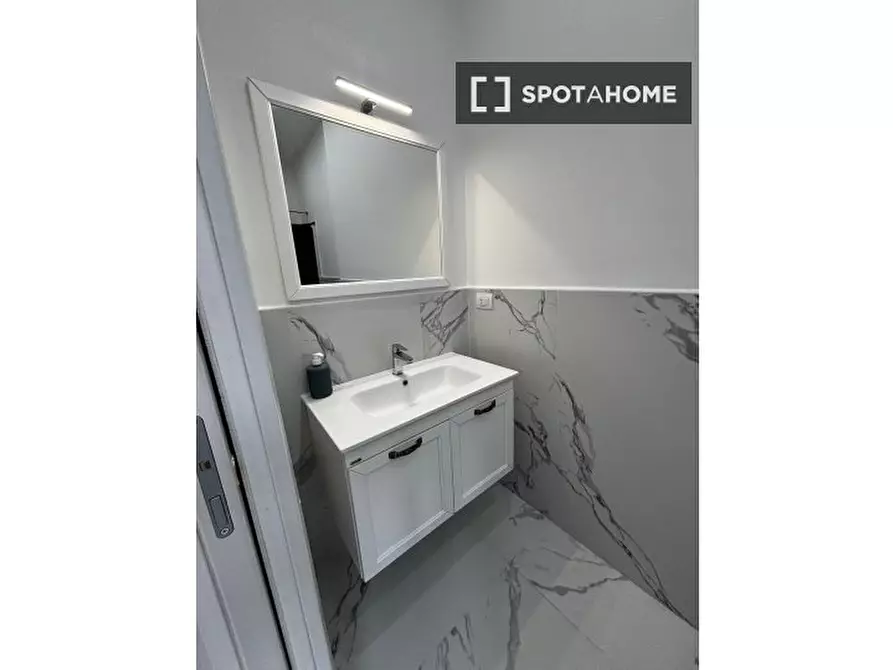 Immagine 5 di Camera condivisa in affitto  in Via Mario Greppi a San Donato Milanese