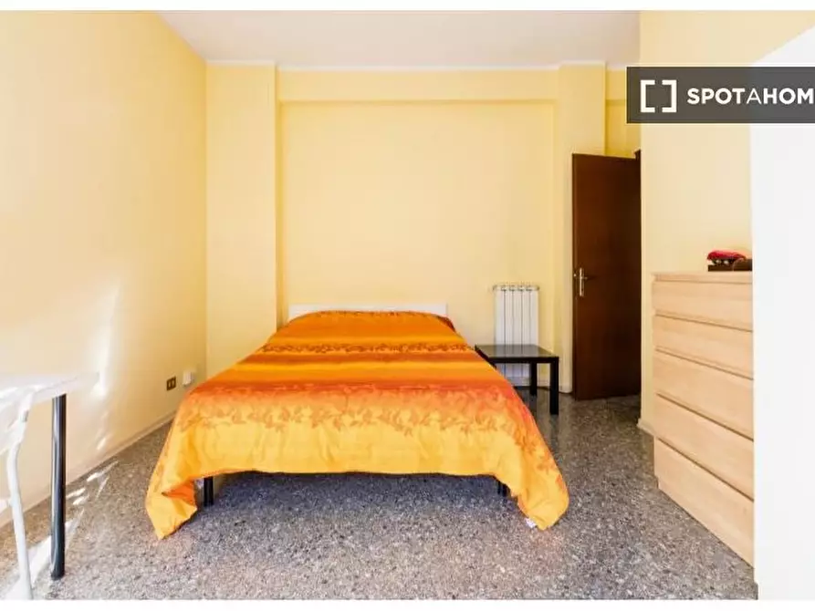 Immagine 2 di Camera condivisa in affitto  in Via Giulio Aristide Sartorio, 00147 Roma RM, Italy a Roma