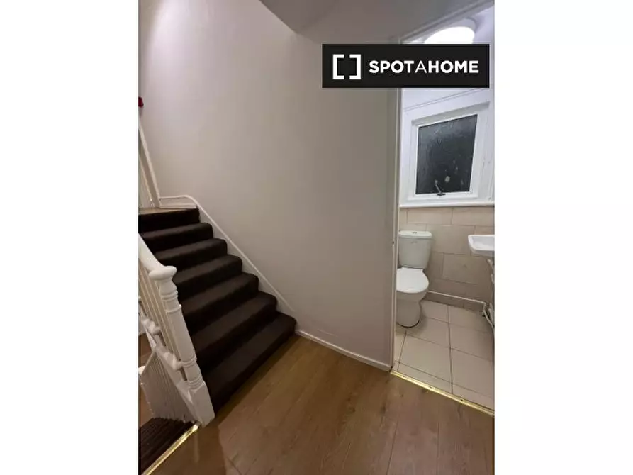 Immagine 6 di Camera condivisa in affitto  in Claremont Rd a Paddington