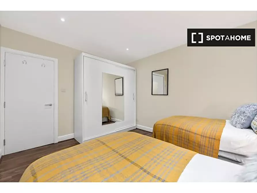Immagine 14 di Appartamento in affitto  in b Stamford hill London N16 6QX a Hackney